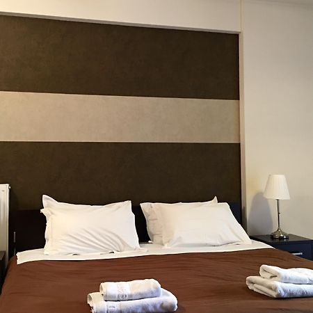 Mc Queen Rooms & Apartments Atenas Exterior foto